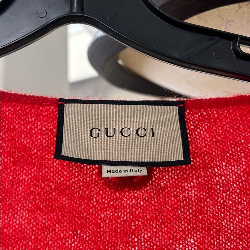 Gucci womens Elegant red sweater with detachable feather wrists - Picture 4 of 6